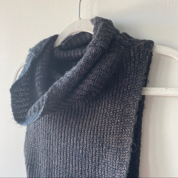 Tildon | Cowl Neck Sleeveless Sweater - Picture 4 of 7